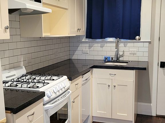 5th image of 122 Carl St #1