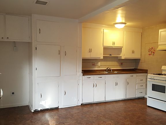 5th image of 233 Bay Dr
