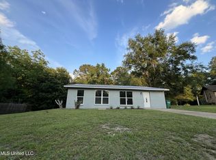 2112 Woodside Dr, Gautier, MS 39553