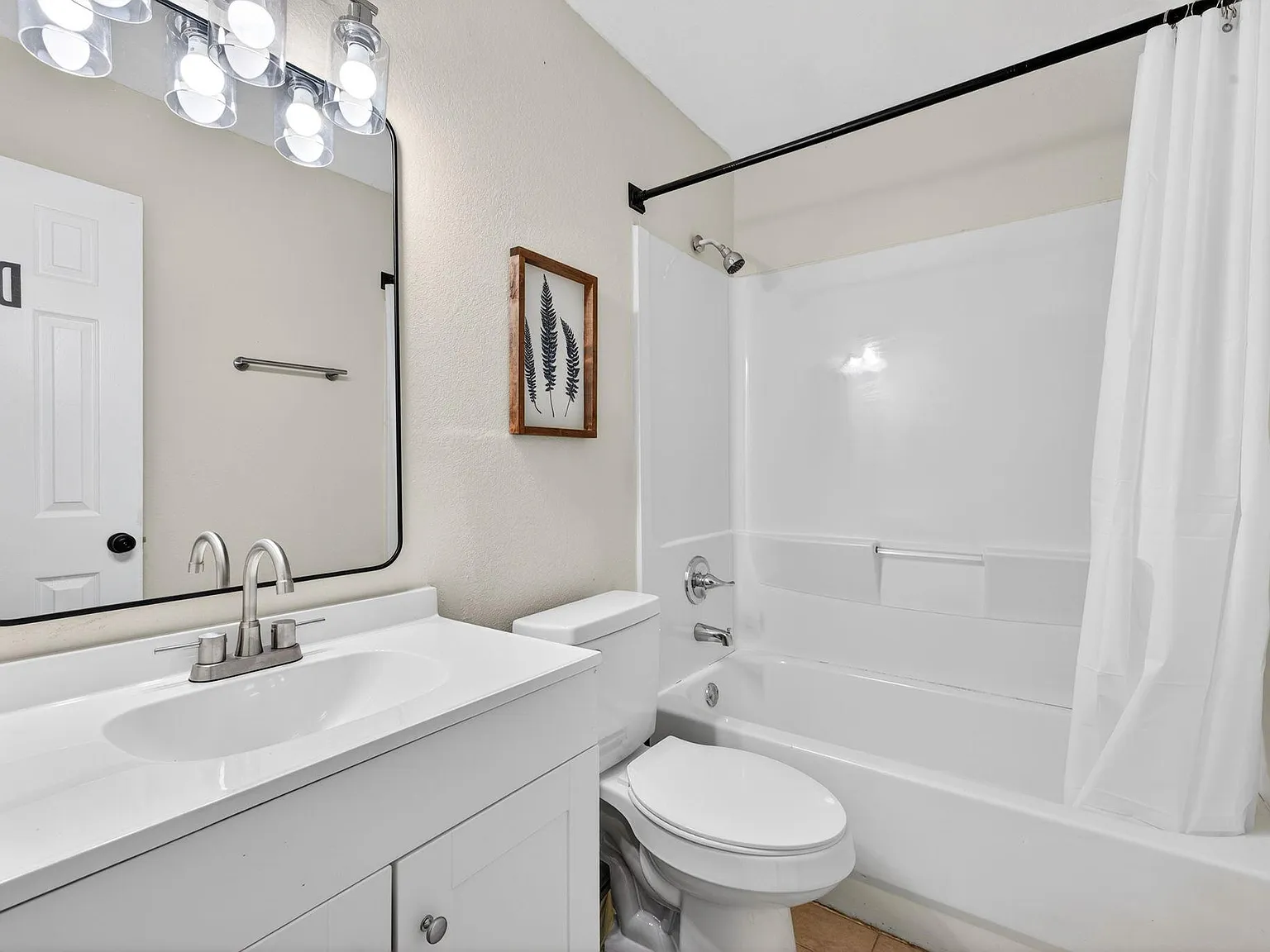 4 bed, 2.0 bath, 1500 sqft, $845 — Photo 2