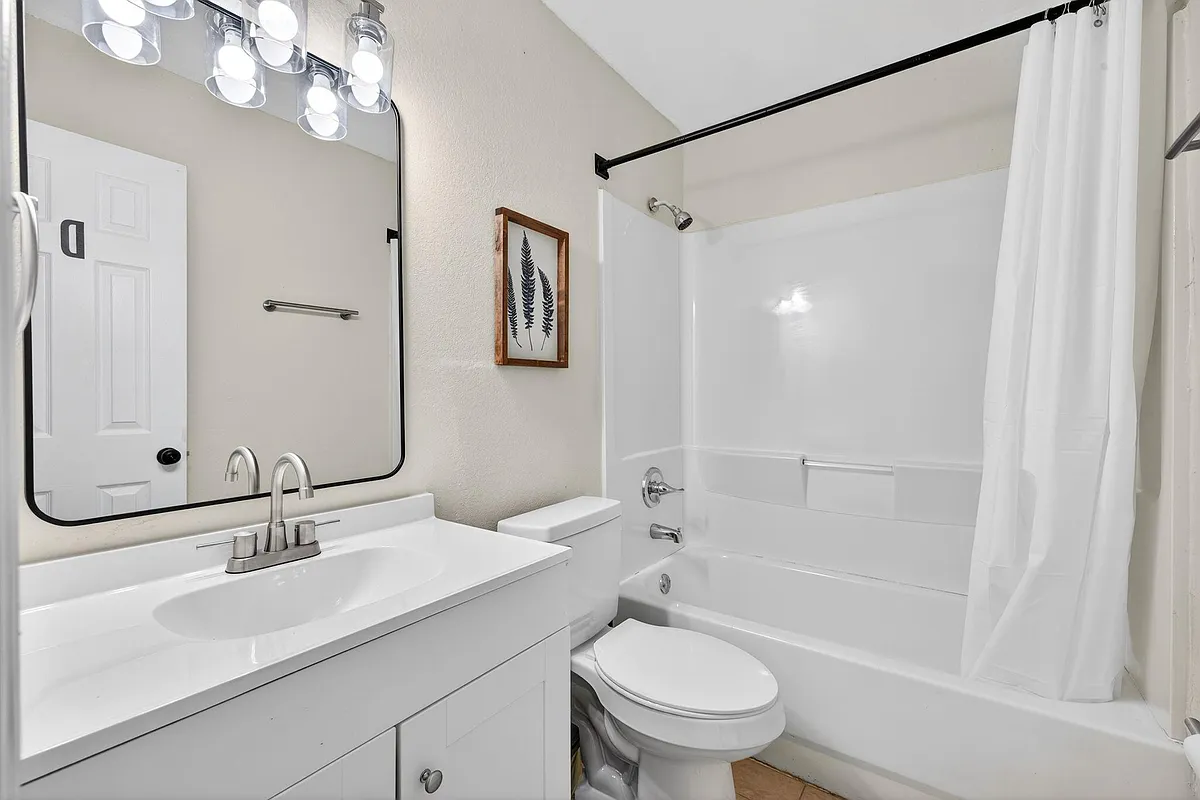 Photo 2 of 10 - Aquarius Ct - Fort Myers, FL Shared Bathroom for Rooms 10, 11 & 12 with a combo bathtub / shower - Aquarius Ct