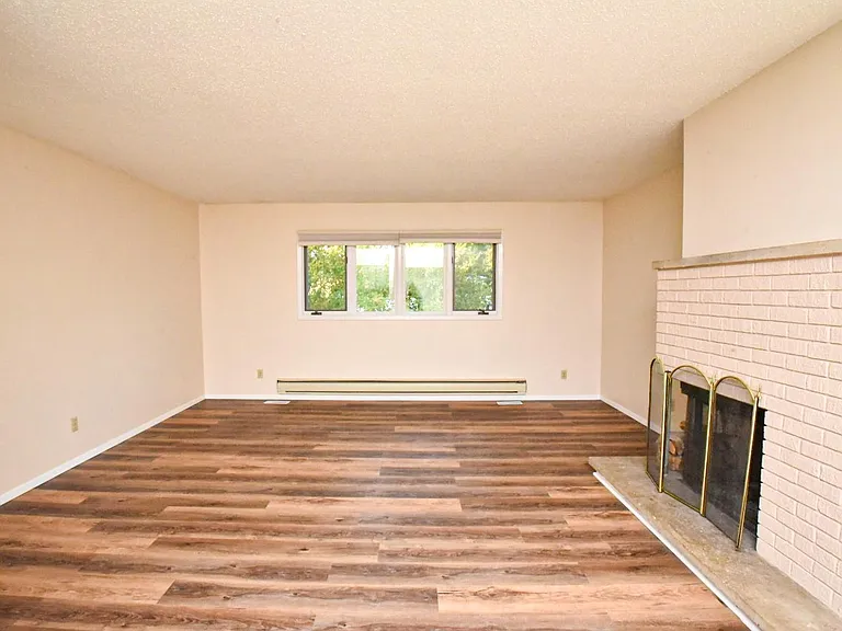 2501 Thomas Ct — Photo 24