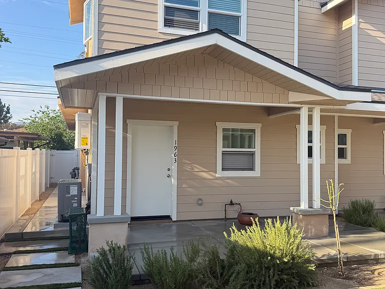 1963 E 5th St — Photo 15