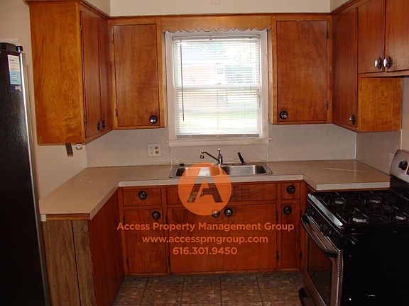 4th image of 2144 Nelson Ave SE