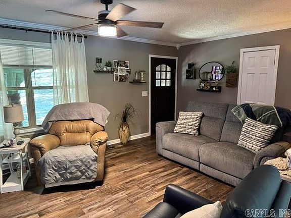 5th image of 550 Lake Dr