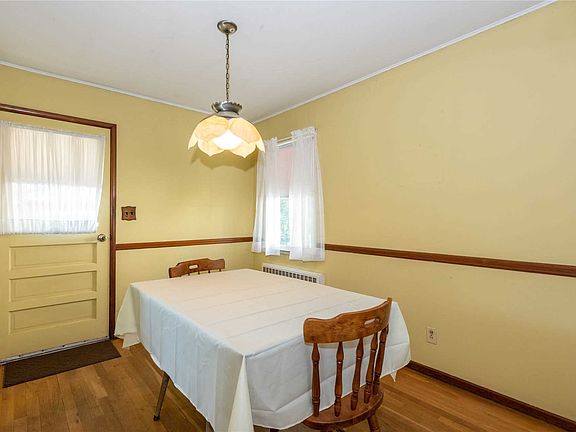4th image of 2680 Janet Ave