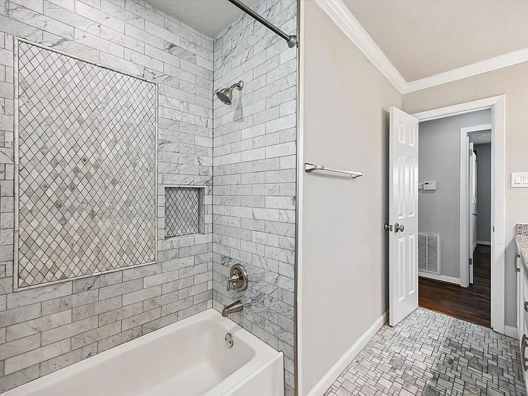2431 Willowby Dr — Photo 11