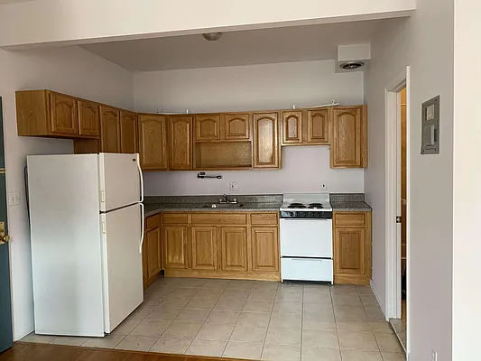 Rented by Capri Jet Realty Corp | media 4
