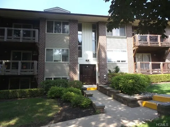 37 Country Club Ln, Pomona, NY 10970