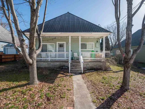 520 Quincy Ave, McCloud, CA 96057