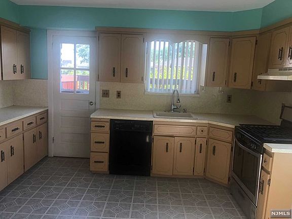 2nd image of 257 Desoto Pl