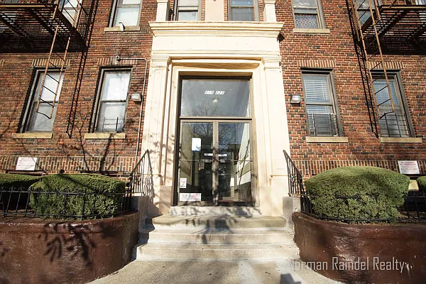 Rented by Norman Raindel, LREB | media 31