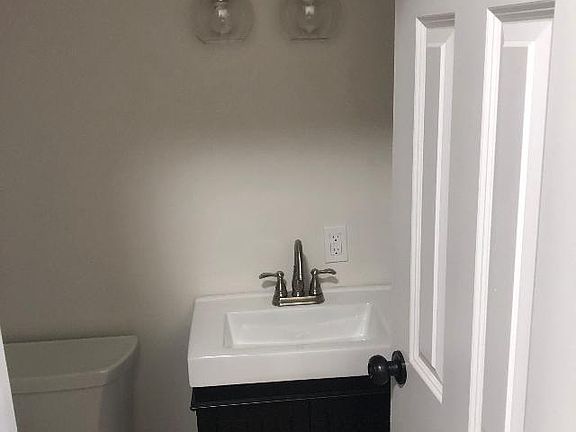 4th image of 286 Crocus Ave