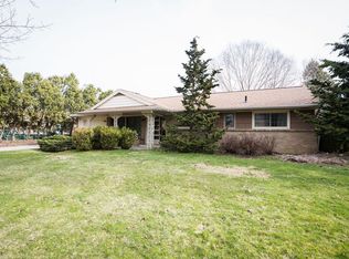 154 Crestwood Dr NW, Grand Rapids, MI 49504