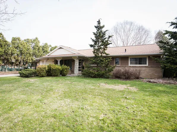 154 Crestwood Dr NW, Grand Rapids, MI 49504