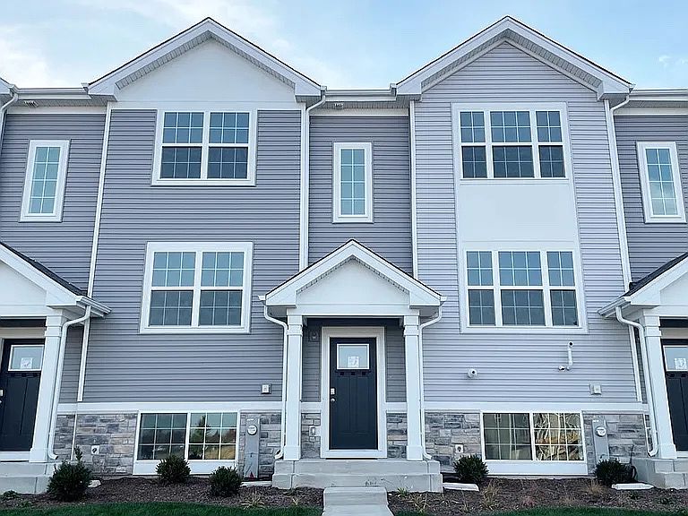 1st image of 889 Briar Glen Ct