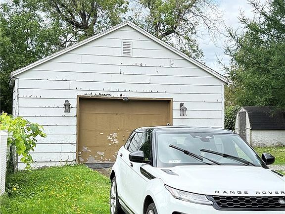 5th image of 622 Canso St