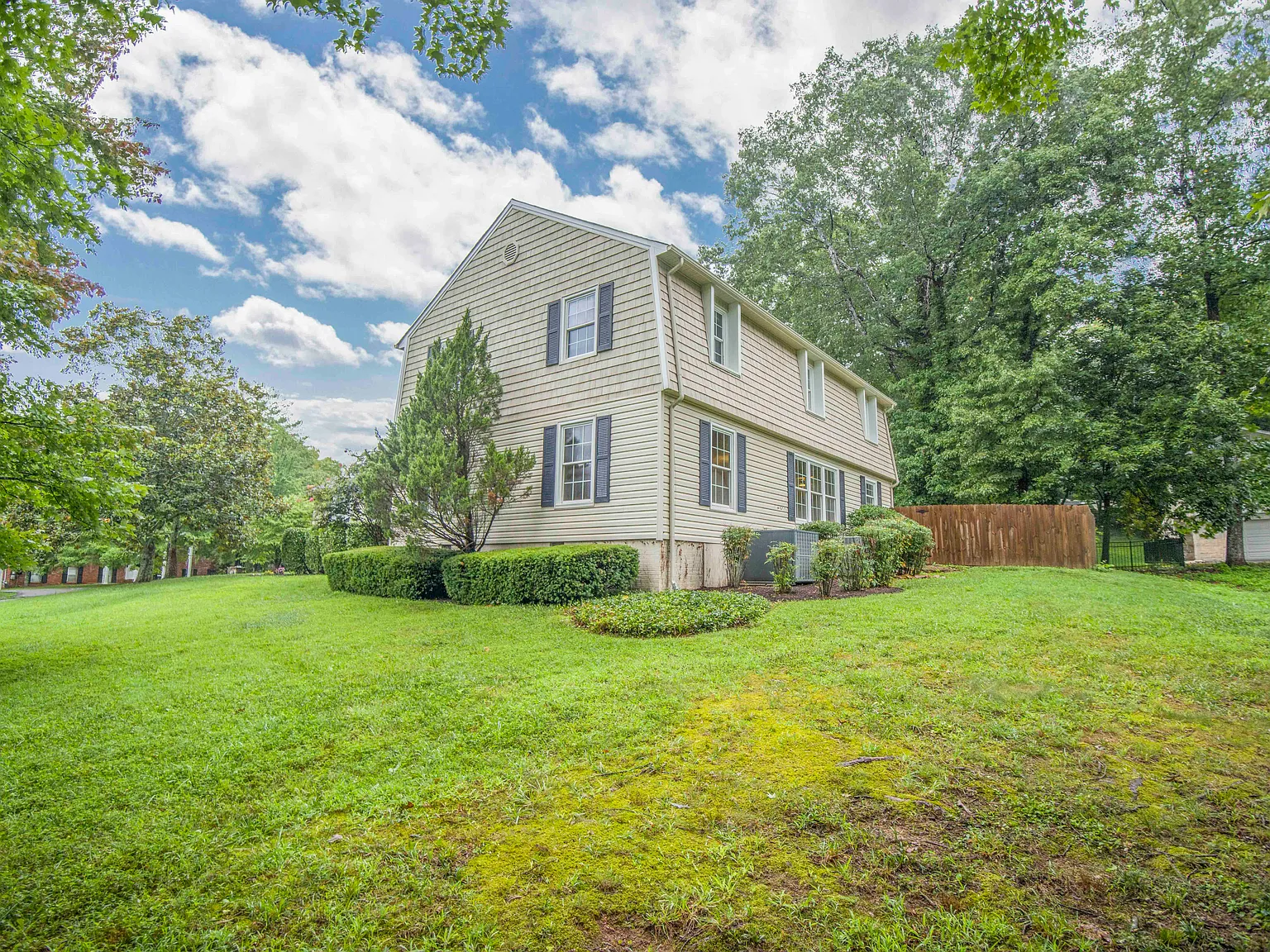 4 bed, 3552 sqft, $2,950 — Photo 3