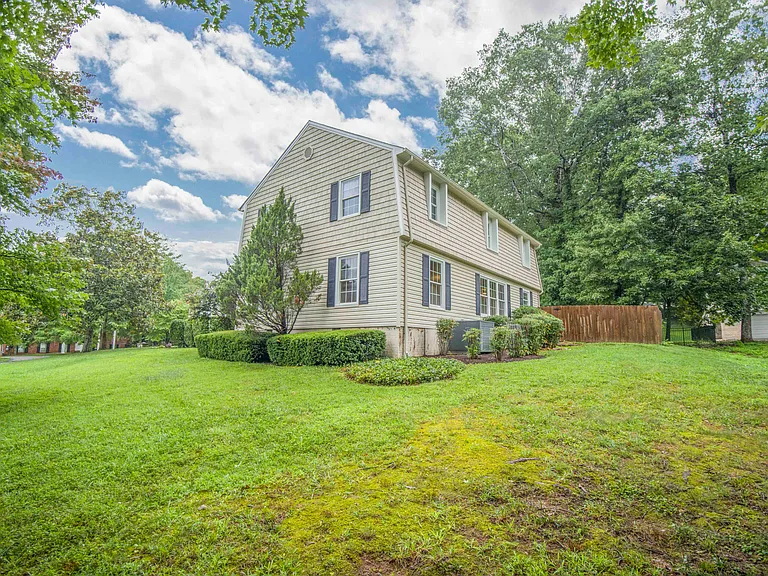 11144 Pleasant Forest Dr — Photo 3