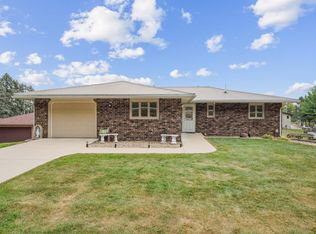 21836 Kings Rd, Dubuque, IA 52001