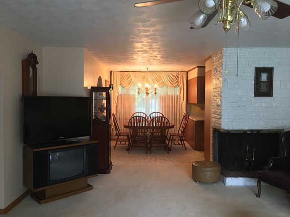 5th image of 910 Woodlawn Ave