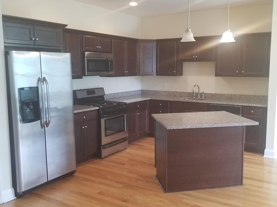 Stainless steel appliances, gas stove, microwave, dishwasher