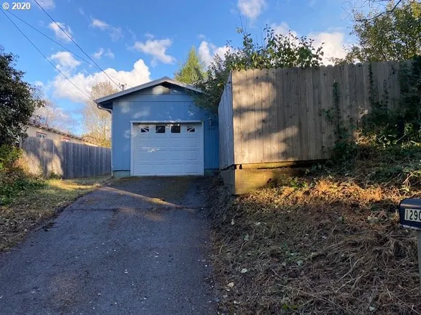 1290 N Collier St, Coquille, OR 97423