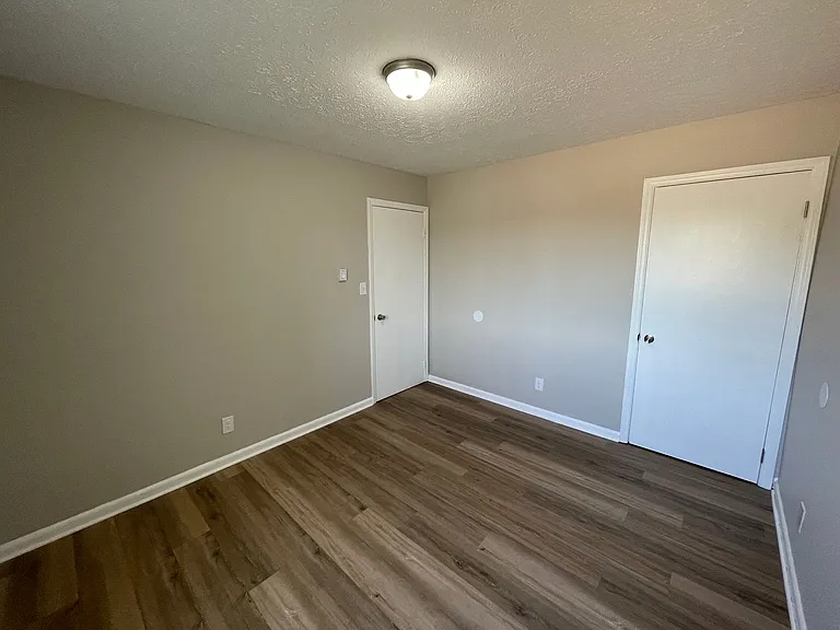 SH290-Graham Street Apartments — Photo 7