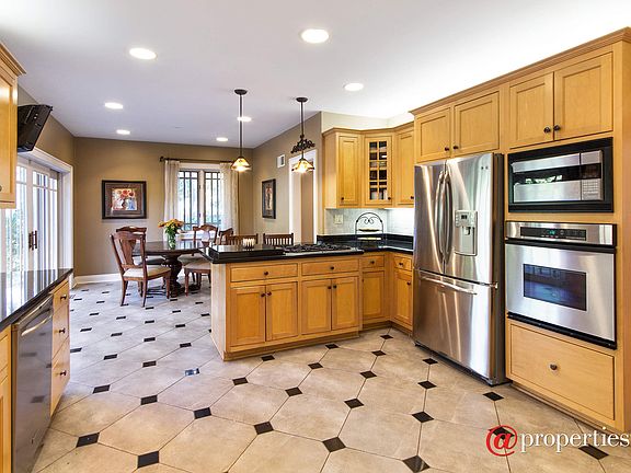 Kitchen w/ Granite, SS Appliances & Butler Pantry