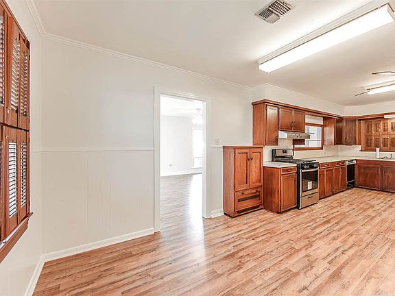 5th image of 905 Wright Ave