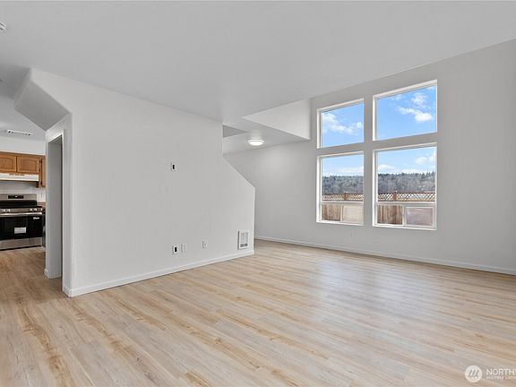 3rd image of 12921 58th Avenue NE