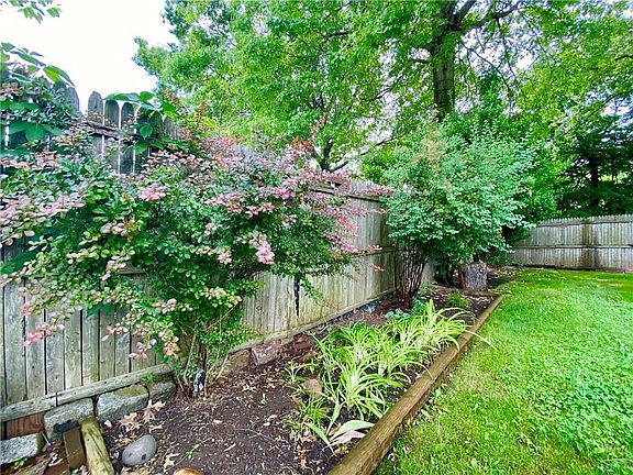 4th image of 240-08 83rd Ave
