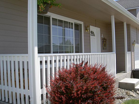 Large porch bring your chairs!