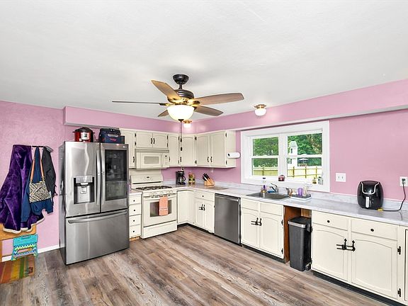 5th image of 225 Park St