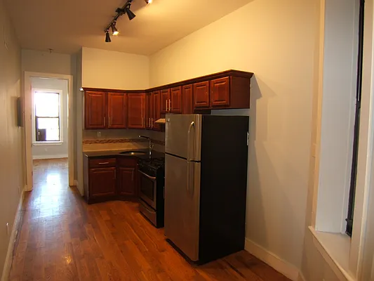 Rented by Joel Weisz, LREB | media 5