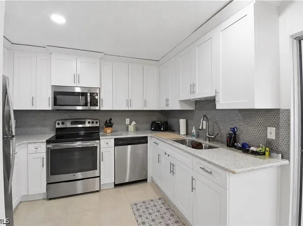 7400 College Pkwy APT 59C, Fort Myers, FL 33907