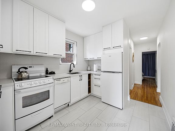 2nd image of 28 Aldgate Ave