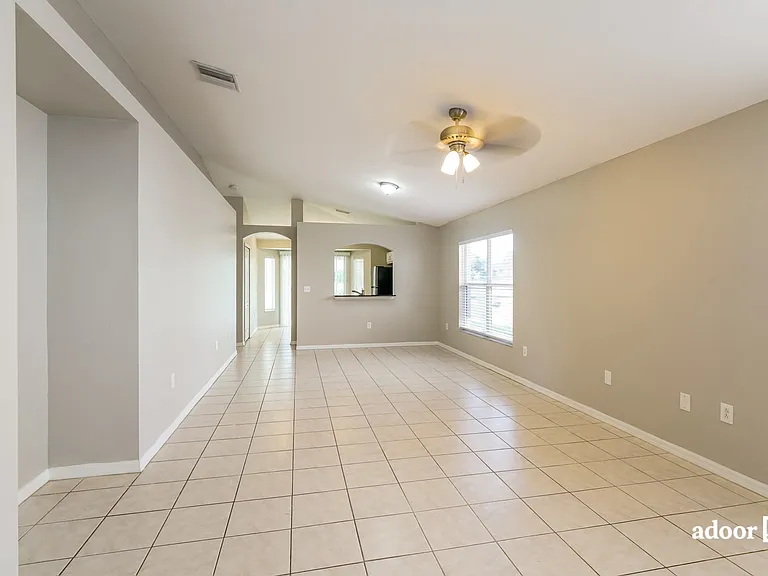 439 Maple Pointe Dr — Photo 7