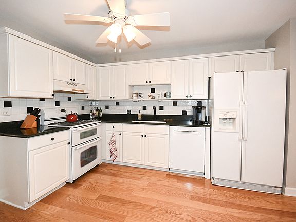 5th image of 960 Elderberry Cir Unit 108