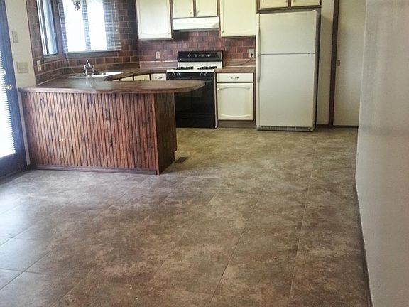 4th image of 707 W Burt Dr