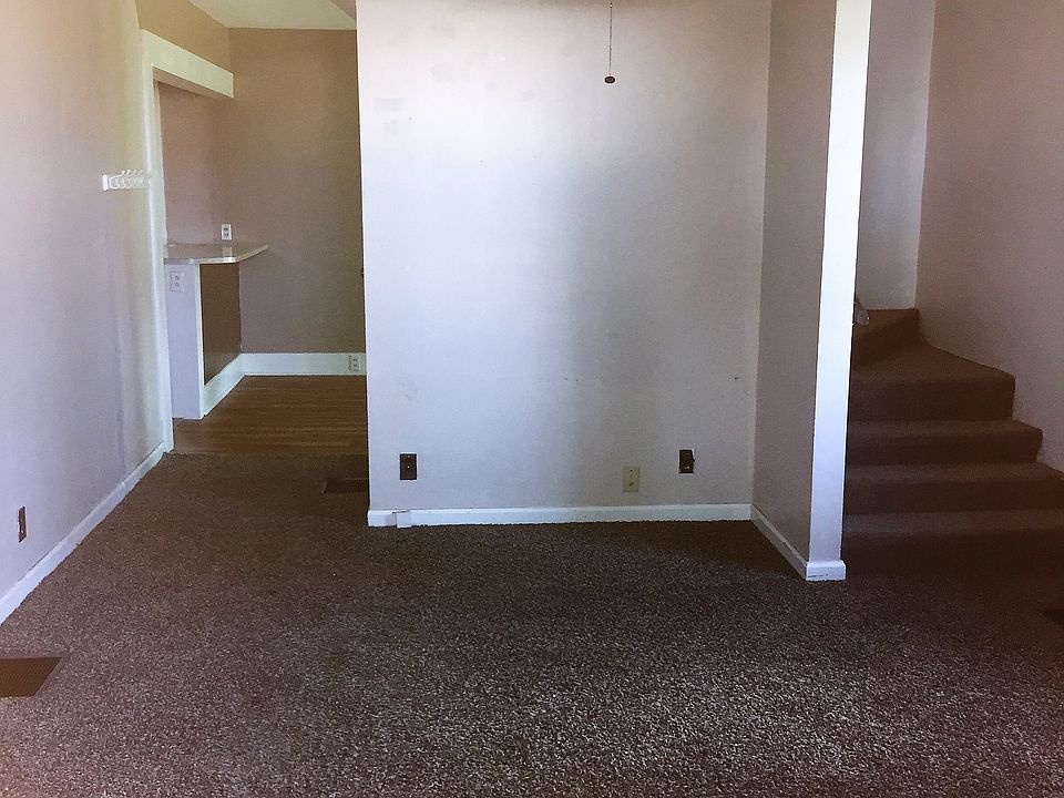 living room {carpet}