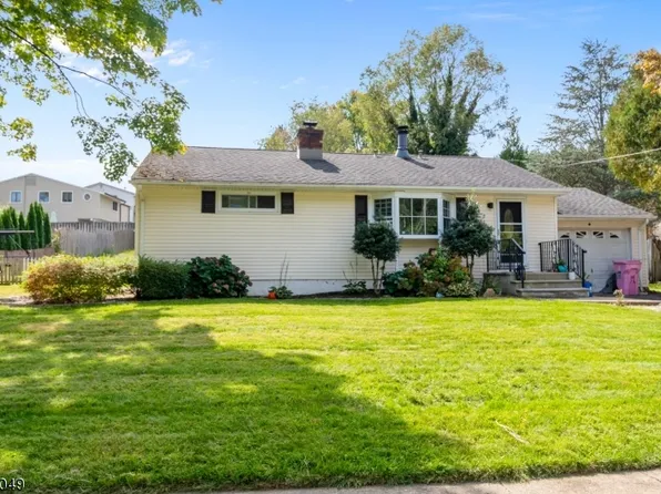 102 College View Dr, Hackettstown Town, NJ 07840