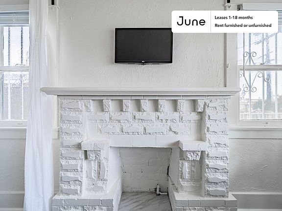 4th image of 3423 W 58th Pl