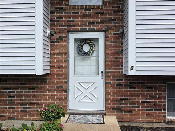 3rd image of 5 Brookview Ct