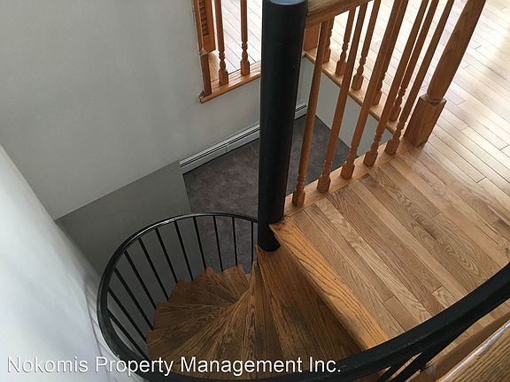 4th image of 2315 Irving Ave S #11121227