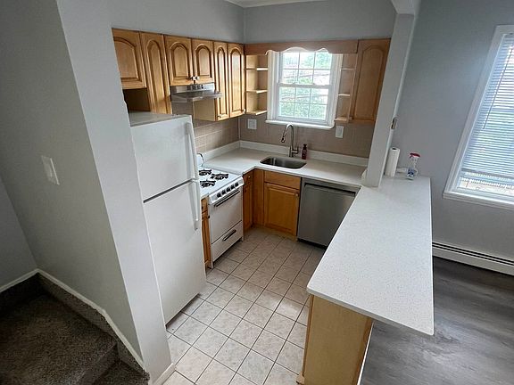 4th image of 762 Tompkins Ave #2