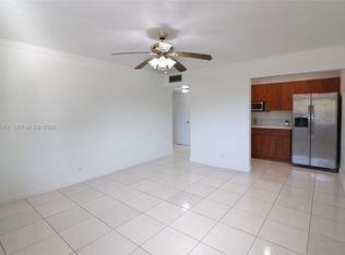 Agua Dulce Condo, Sweetwater, FL 33174