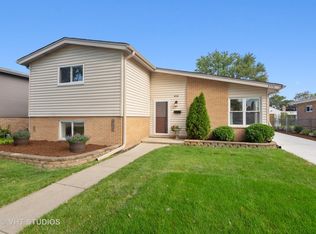 8538 W Madison Dr, Niles, IL 60714