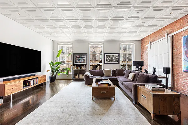 Rented by OFFICIAL | media 11