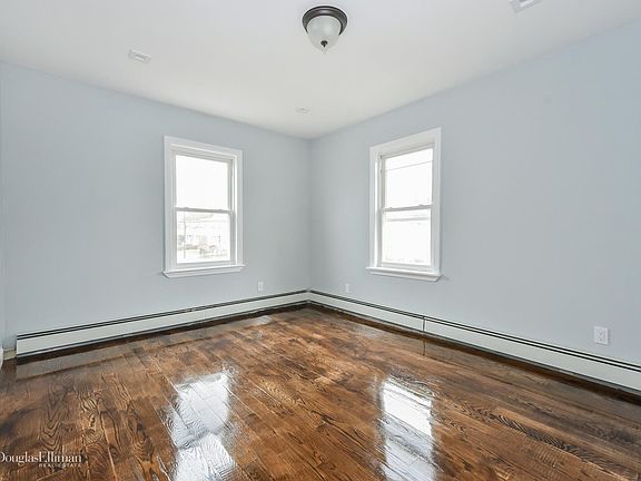 4th image of 61 Stewart Ave